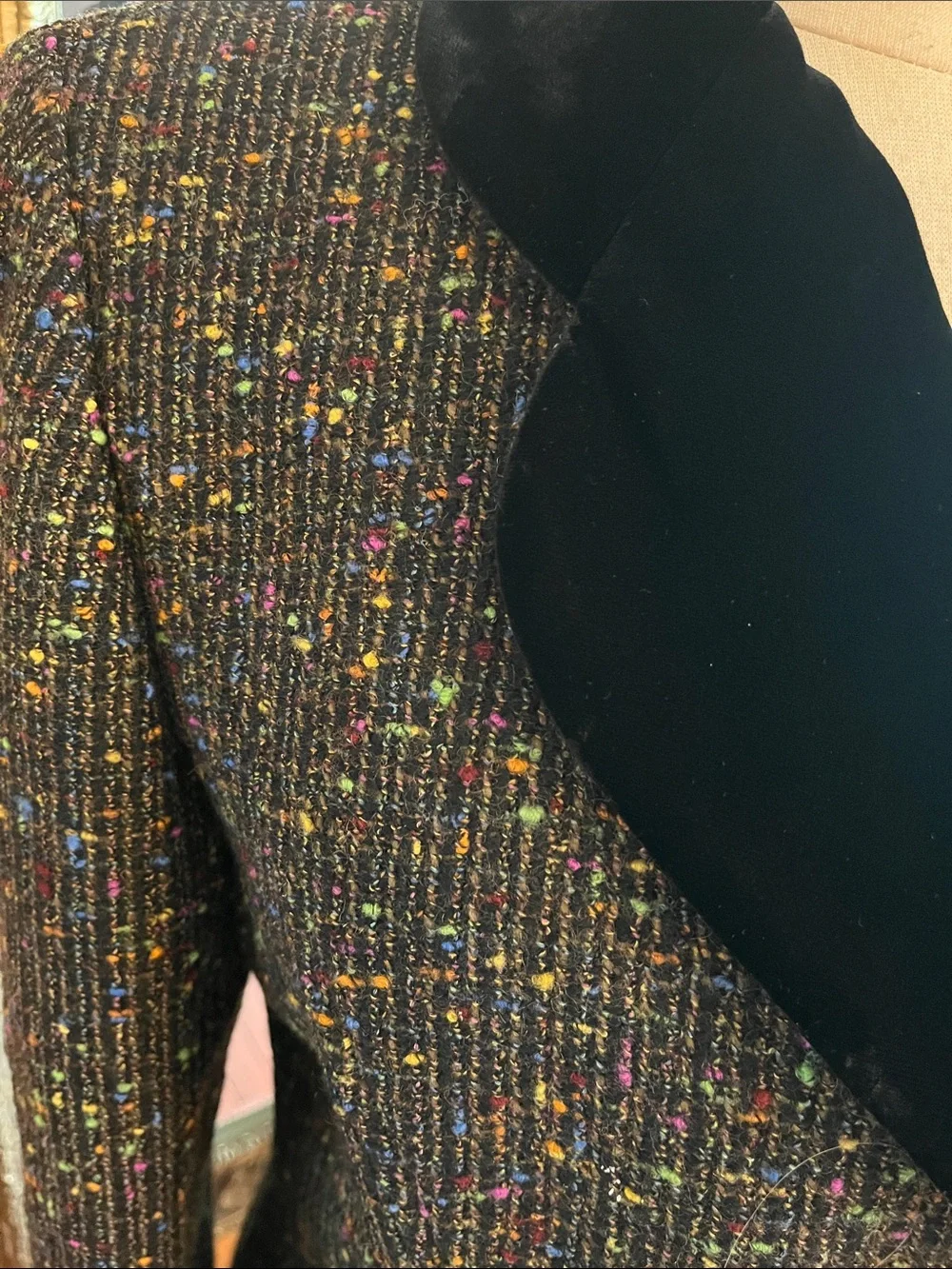 Emanuel Ungaro Black Tweed Blazer with Multicolor Speckle & Velvet Lapel Size 14